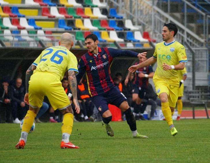 Montevarchi, che doccia fredda: il Foligno colpisce in "Zona Cesarini"
