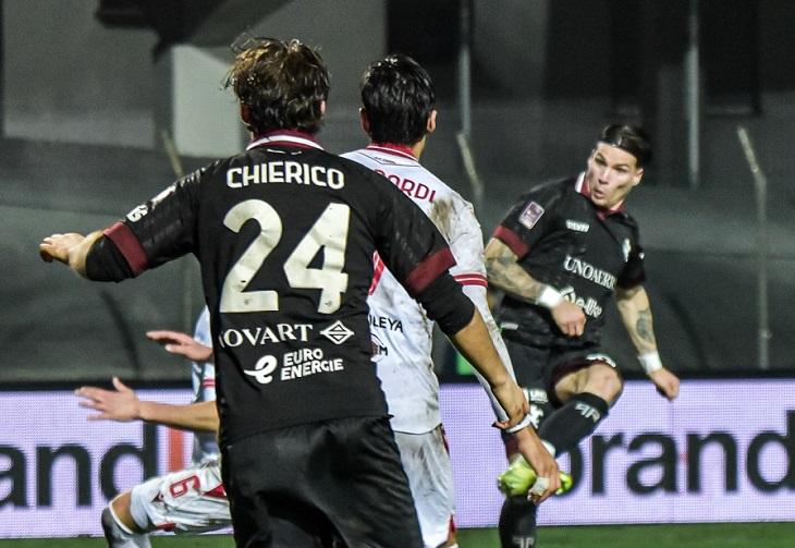 Un lampo di Guccione e il cuore di Gilli: l'Arezzo espugna il Cabassi