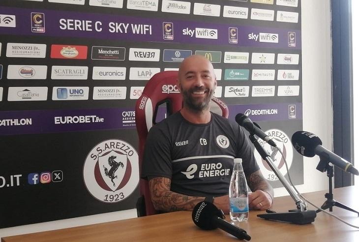 L’Arezzo di Bucchi cambia volto: innesti di peso e gerarchie chiare.