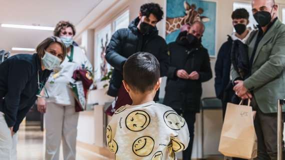 Befana amaranto per gli ospiti del reparto di pediatria dell’ospedale San Donato.