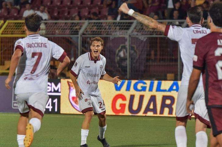 L'Arezzo espugna il Mannucci: Pontedera battuto 3 a 0 in una vittoria da urlo.