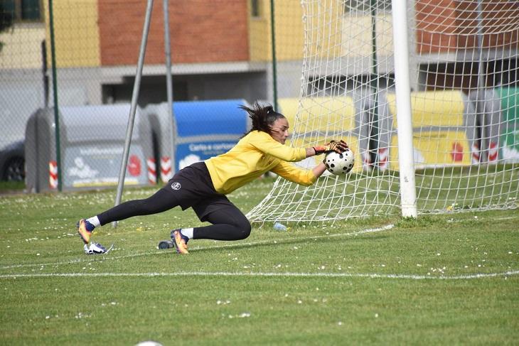 L'urlo amaranto nel finale: l'ACF Arezzo è un cuore che non smette mai di battere