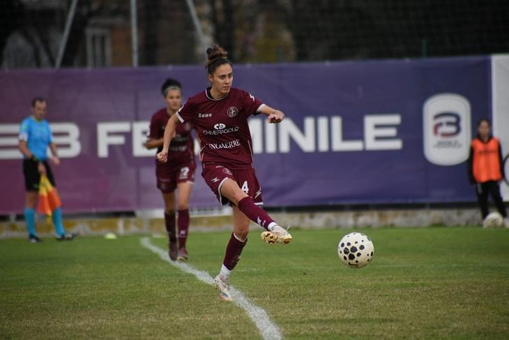 La Capolista Non Perdona: L'Arezzo Cede in Casa al Cinico Como