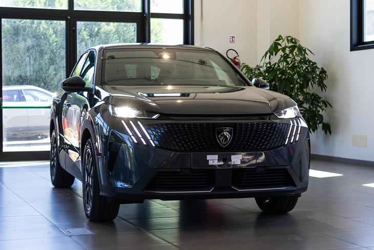 PRONTI AL FUTURO? Peugeot 3008 è l'Adrenalina Elettrica che Non Ti Aspetti!