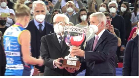 Pallavolo femminile, Mattarella consegna la coppa. Lega Volley: "Il momento più alto per questo sport"