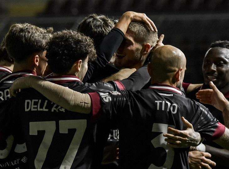 L'Arezzo Non Sbaglia un Colpo: 2-0 alla Torres e Segnali Forti dalle Seconde Linee!