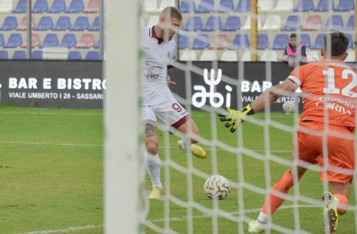 Torres-Arezzo, un punto che non accontenta nessuno