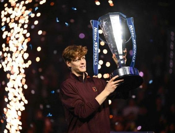 Il Gesto, l'Abbraccio, la Dedica: L'Emozione di Sinner Dopo la Finale