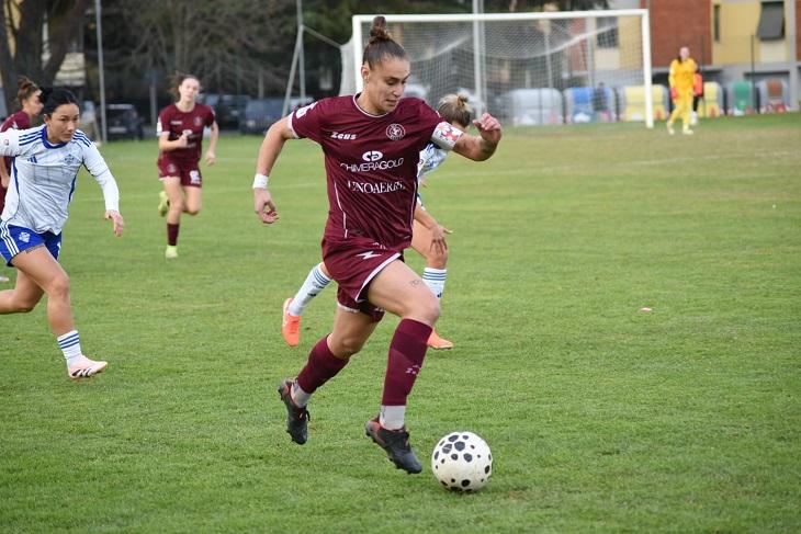 Interrotta la Remontada: L'Arezzo Ci Prova, Ma Sbatte Contro la Superiorità del Como