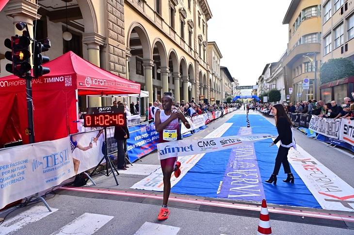 Scalata al Castello N°53: Arezzo diventa la capitale mondiale del podismo