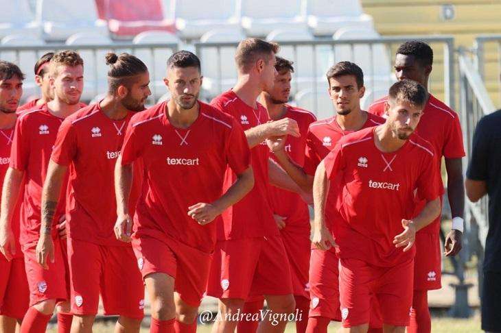 Assalto al Fortino Amaranto: Il Carpi Dà la Caccia all'Arezzo Capolista