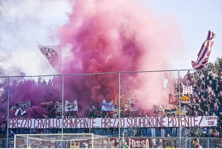 Arezzo-Ravenna, il giorno della verità: lo stadio si fa bolgia per il sogno Serie B.