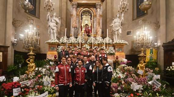 La prima squadra dell' Arezzo ha reso omaggio alla Madonna del Conforto