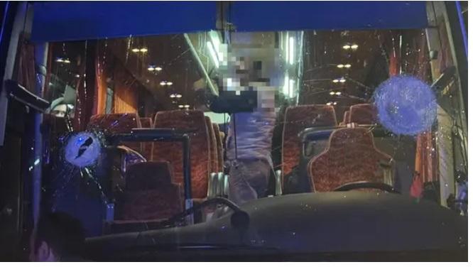 Lutto nel Basket. Autista Ucciso da un Mattone nell'Assalto al Pullman di Tifosi