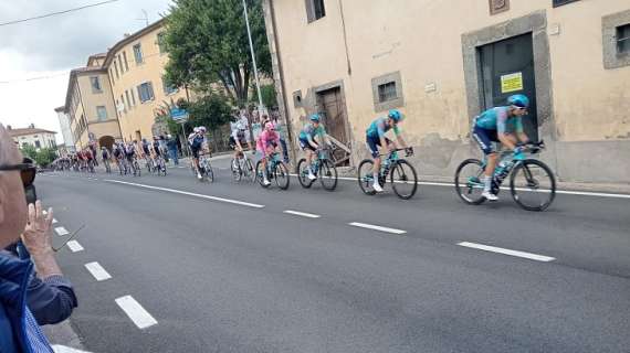 Giro d'Italia: Emozioni Toscane tra Gubbio e Siena, l'Aretino in Festa