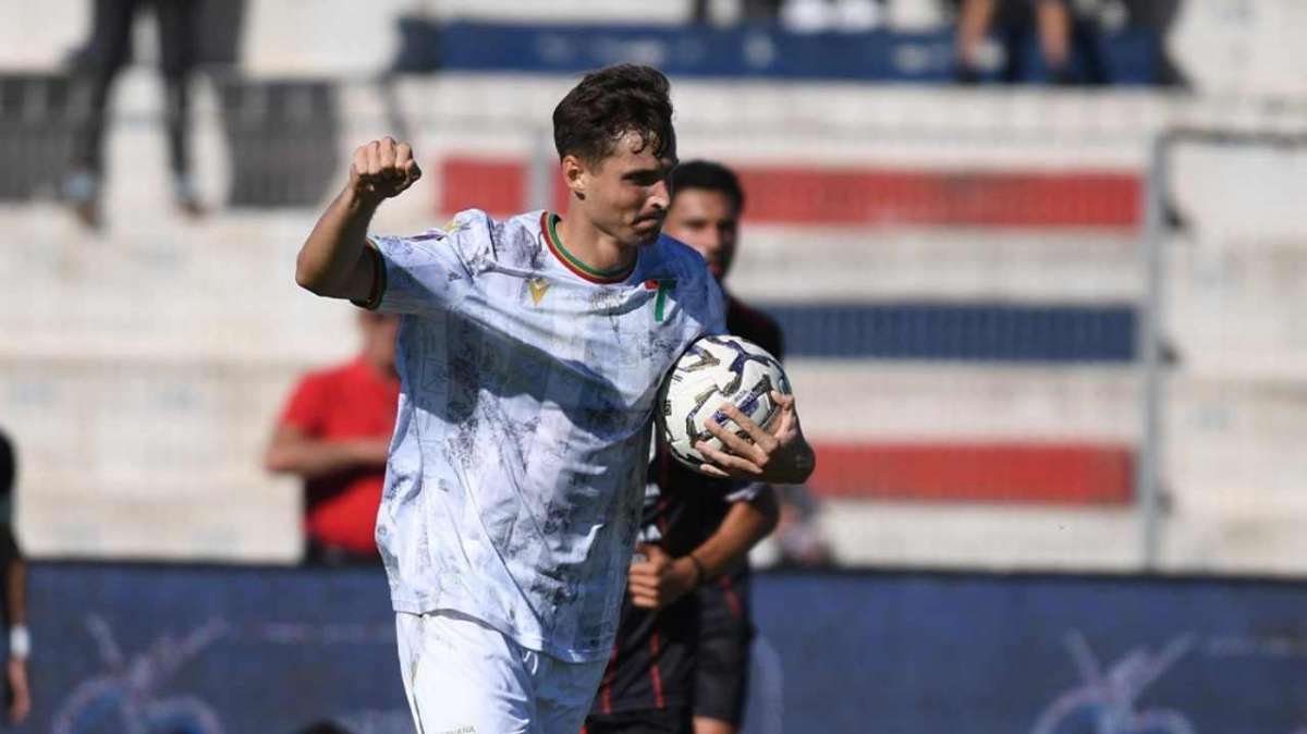 Edgaras Dubickas esulta dopo il gol alla Torres - Foto Ternana Calcio