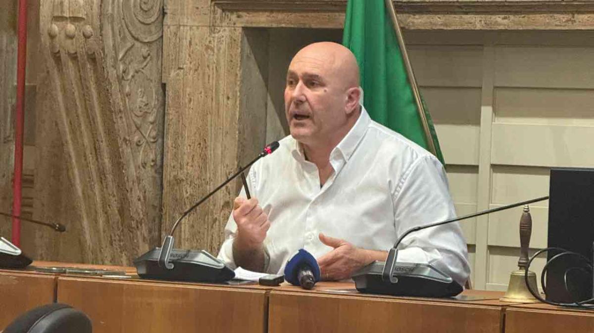 Bandecchi attacca Proietti: “Rapporti con i Rizzo? Fatto gravissimo”