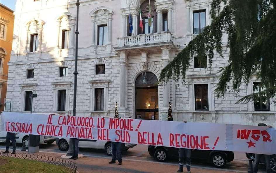Progetto stadio-clinica, manifestazione a Perugia contro l’intervento – FOTO