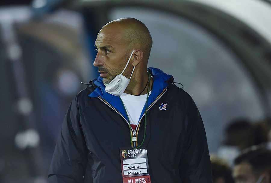 Pasquetta shock per la Viterbese: esonerato l'allenatore Roberto Taurino