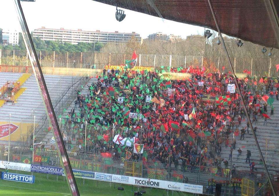 FOTO TN - Spettacolari tifosi ternani all'interno del Curi!