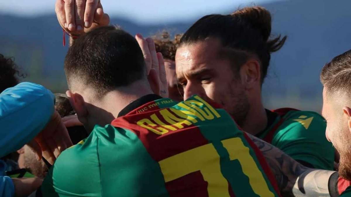 L'esultanza della Ternana dopo la vittoria per 3-1 sulla Torres - Foto Ternana Calcio