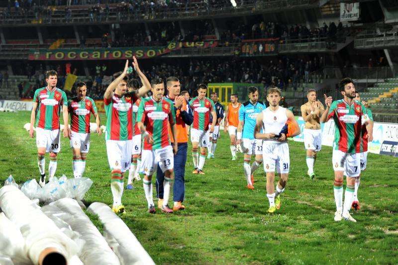 Cercavate la continuità? Eccola: ancora tre punti e stavolta col carattere. E davanti cominciano a divertirsi i giocolieri. E Longarini...