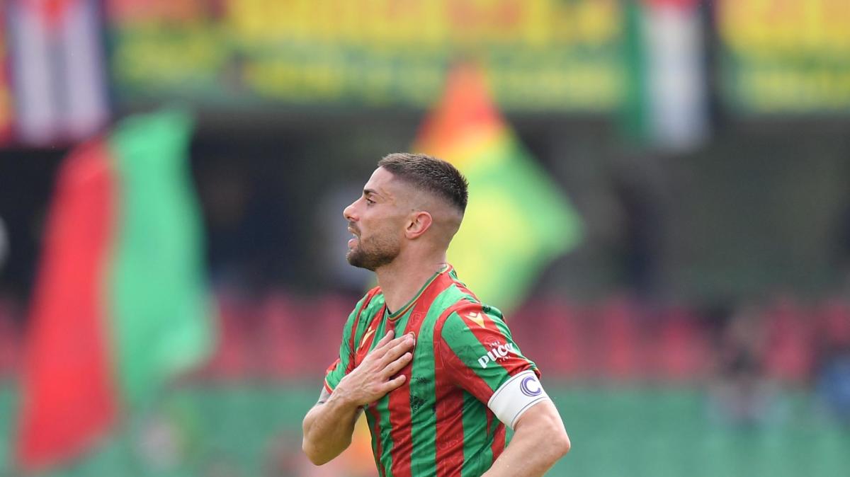 TuttoC - Il capitano Capuano inserito nella Top11 della 36^ giornata