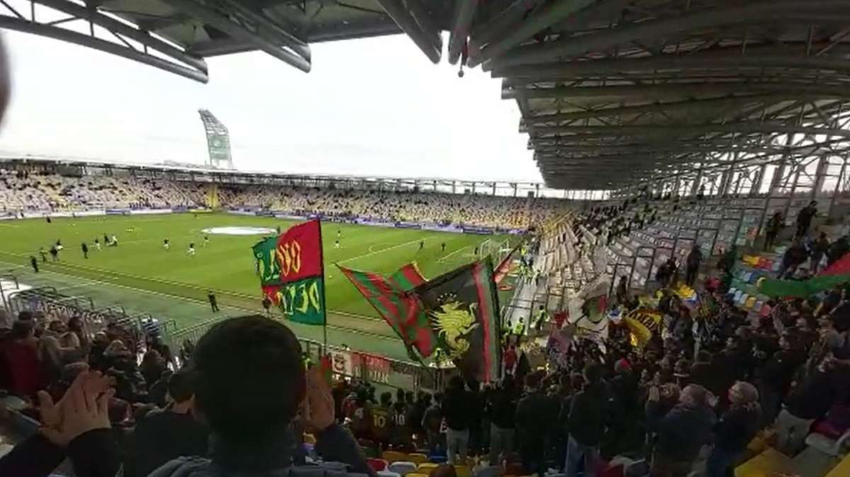 Frosinone-Ternana, viaggio nel settore ospiti colorato di rossoverde - VIDEO/1