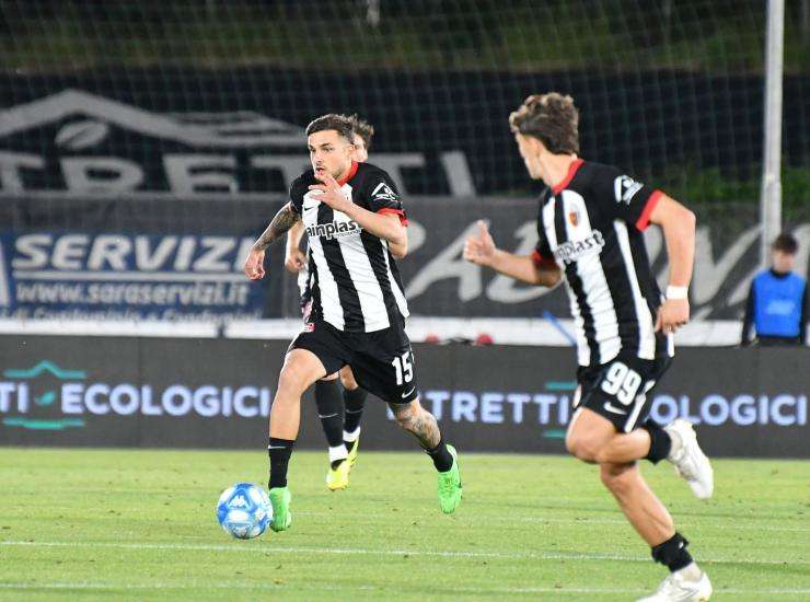 Alcuni giocatori dell'Ascoli - fonte Lapresse - ternananews.it