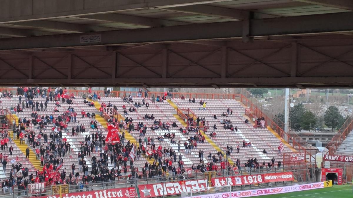 Ternana-Perugia, niente trasferta organizzata: la decisione dei tifosi biancorossi