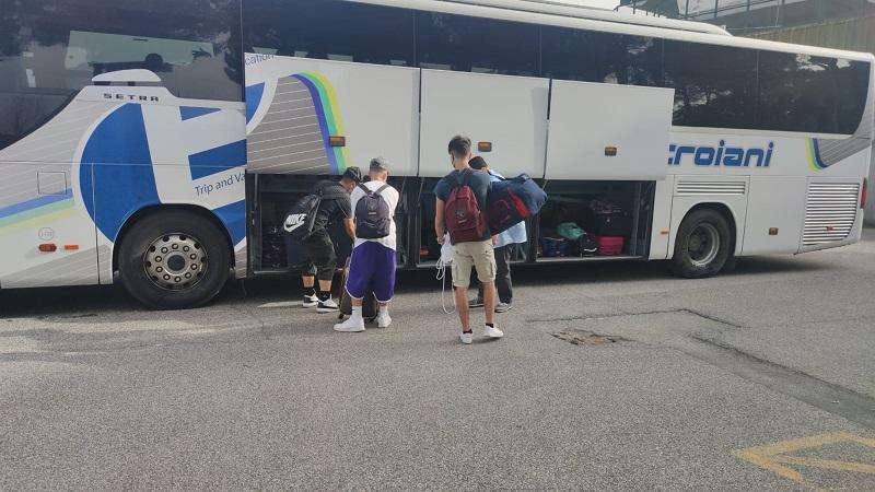 "Al mare col cuore" tutti sul pullman: inizia la settimana di vacanza