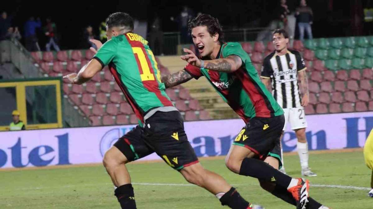 Alessio Curcio e Alessio Maestrelli festeggiano il gol all'Ascoli - Foto Ternana Calcio