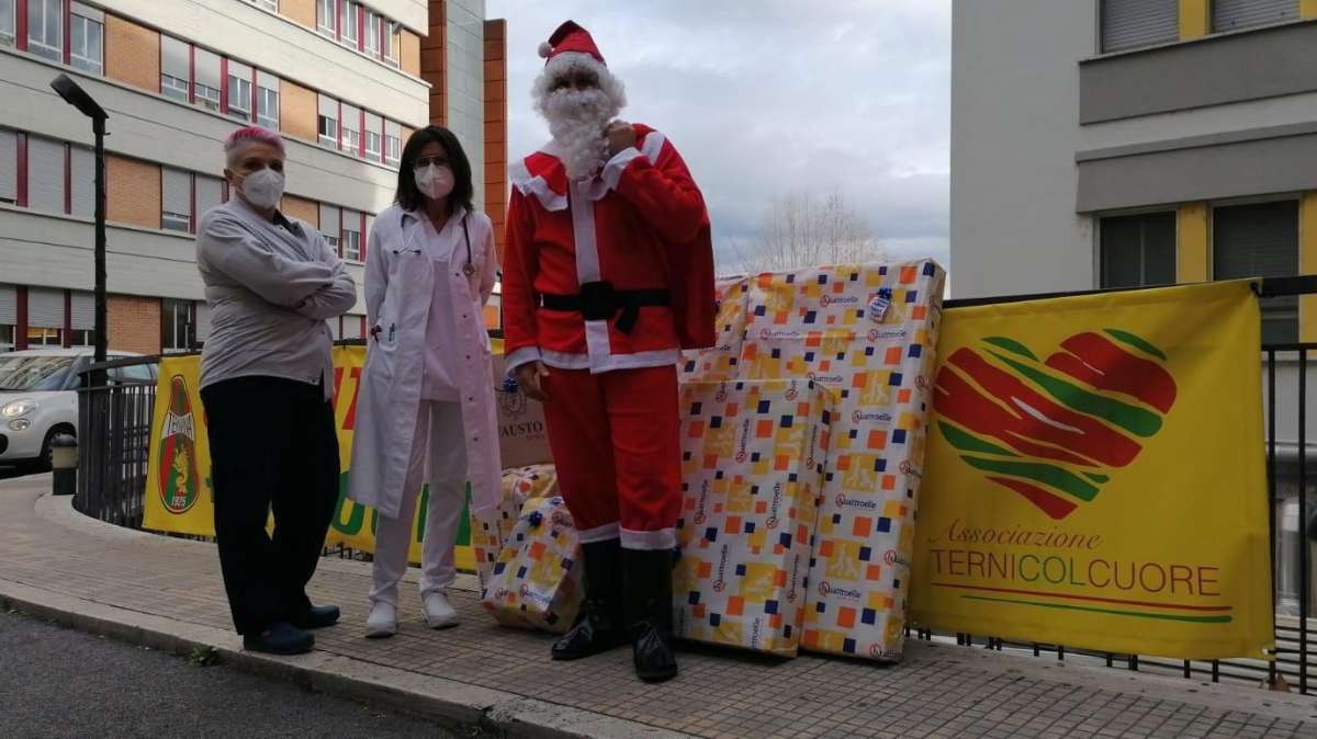 "Natale... Col Cuore": donati i regali ai piccoli pazienti di Pediatria