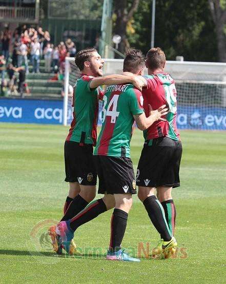 Con la doppietta di Pettinari salgono a undici i rossoverdi in gol