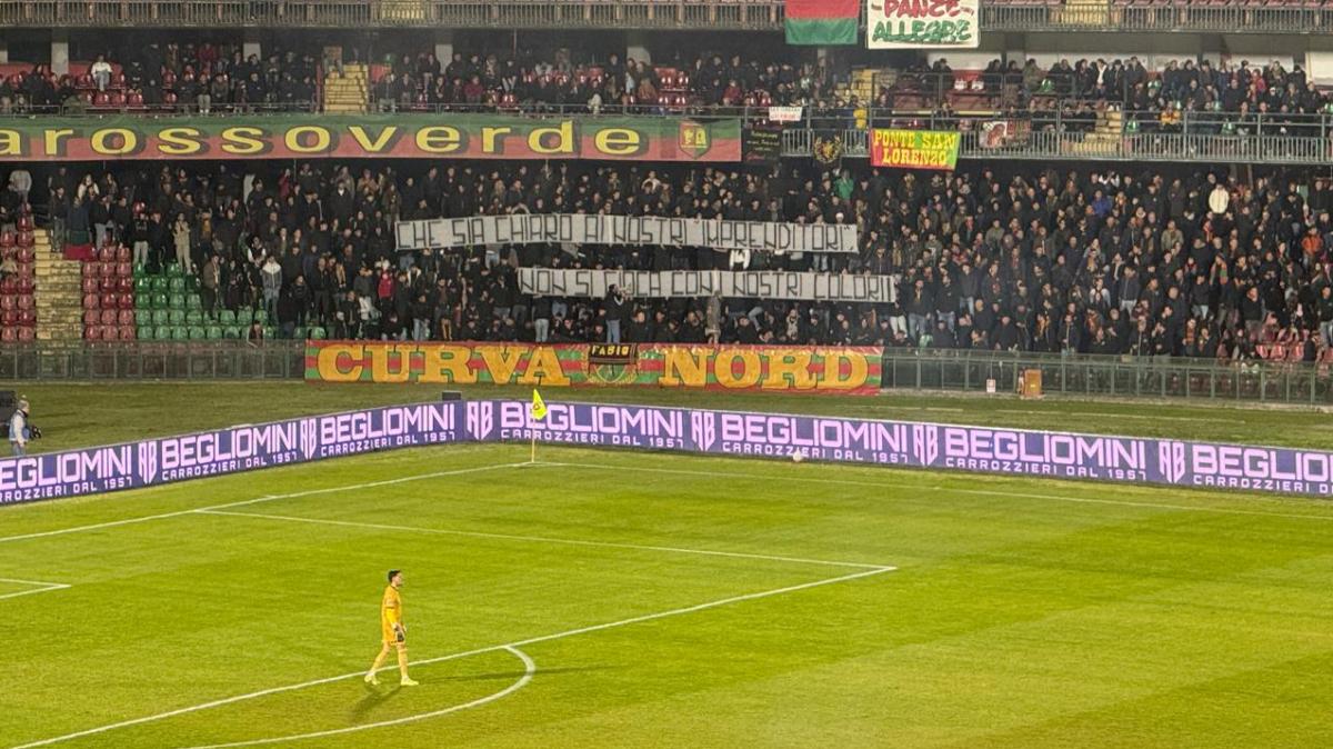 Curva Nord: "Che sia chiaro ai nostri 'imprenditori', non si gioca con i nostri colori"