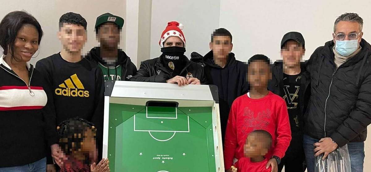 Terni col cuore, donati regali di Natale nelle case famiglia - FOTO