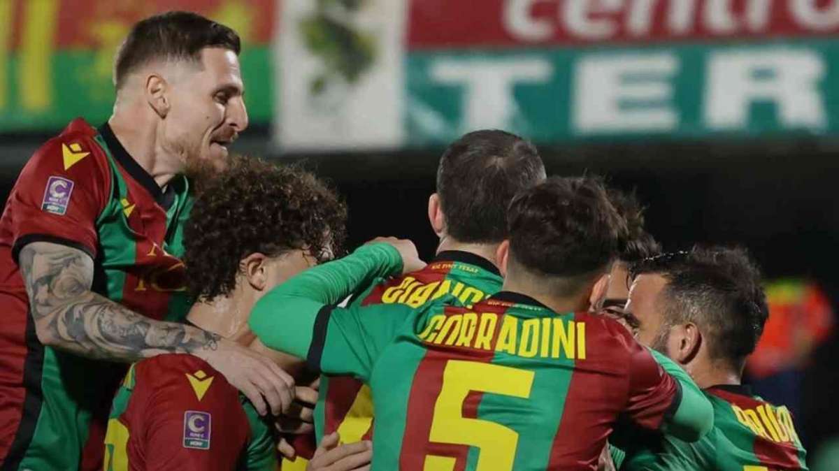 La festa rossoverde dopo il gol vittoria di Aloi contro il Sestri Levante - Foto Ternana Calcio