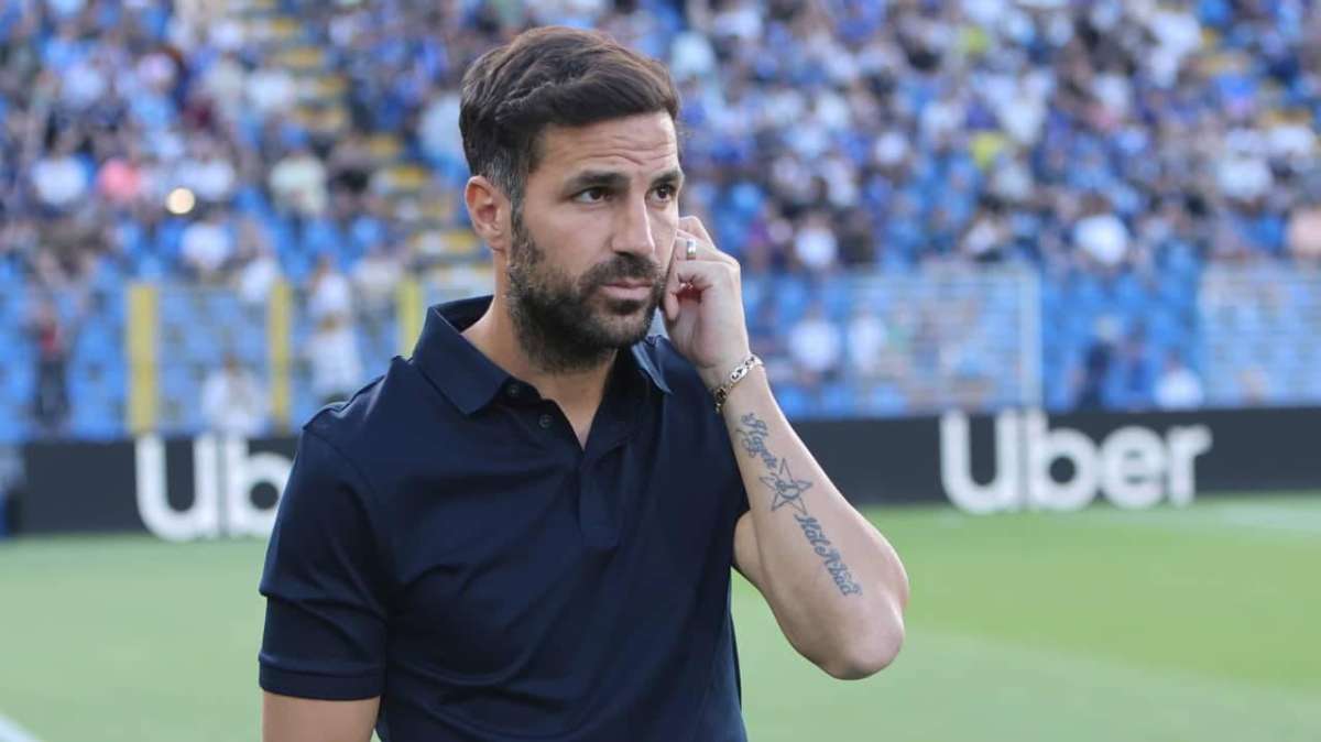 “Volevo restasse con me, ma ha scelto di andarsene”: Fabregas svela tutto, l’attaccante se ne va in PREMIER LEAGUE