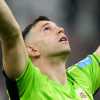 Barcelona analiza el futuro en la portería: Emiliano Martínez suena si Szczesny no renueva
