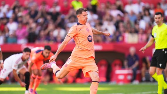 El Barça se derrumba en Sevilla: Flick se desespera y Lewandowski agrava su crisis con un penalti fallado