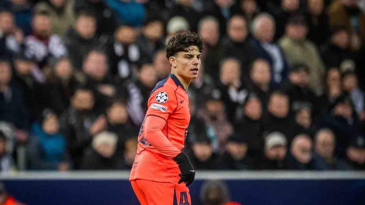 Sorpresa en el Barça: Xavi Espart debuta con Flick y ya lo comparan con Philipp Lahm