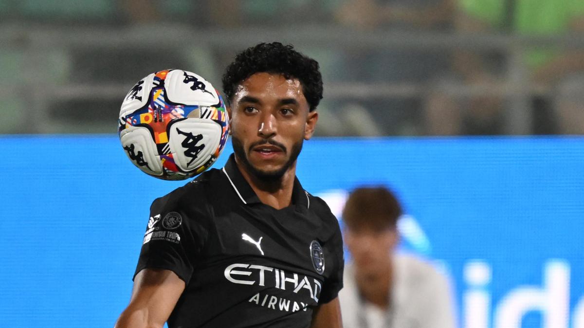 ¿Sorpresa en el mercado? Barcelona sigue de cerca a Omar Marmoush, el atacante que gusta a Flick