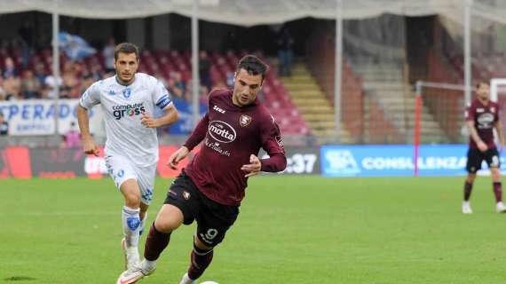 La Salernitana batte il Venezia, pari nel derby ligure