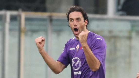 Fiorentina, Toni lancia la sfida su Facebook: "Siamo carichi, avanti viola!"