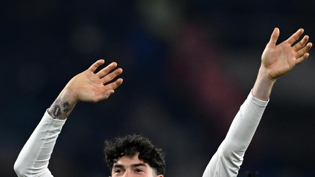 Italia avanti all'intervallo, ma Bastoni la mette nei guai