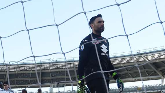 Una big di Serie A cambia tutto il reparto portieri. Anche Sirigu in lizza?