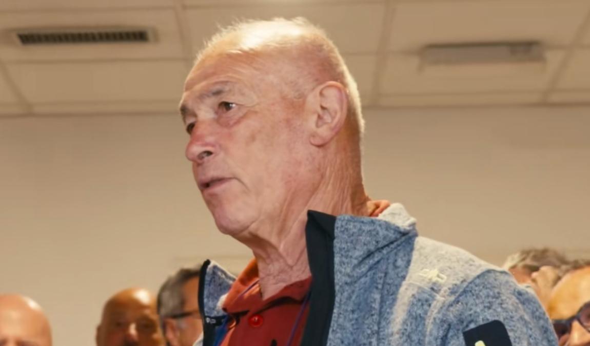 Pulici tra i tifosi indossa la fascia “Cairo vattene”