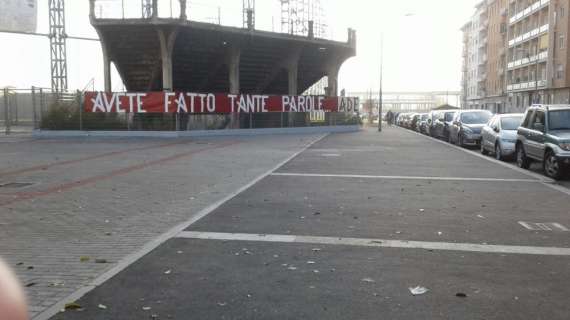 Torino, striscione di protesta al Fila 