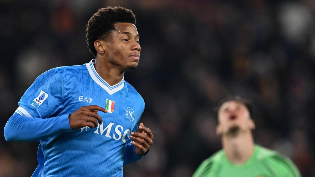 Serie A: il Napoli batte la Roma e aggancia in testa il Milan