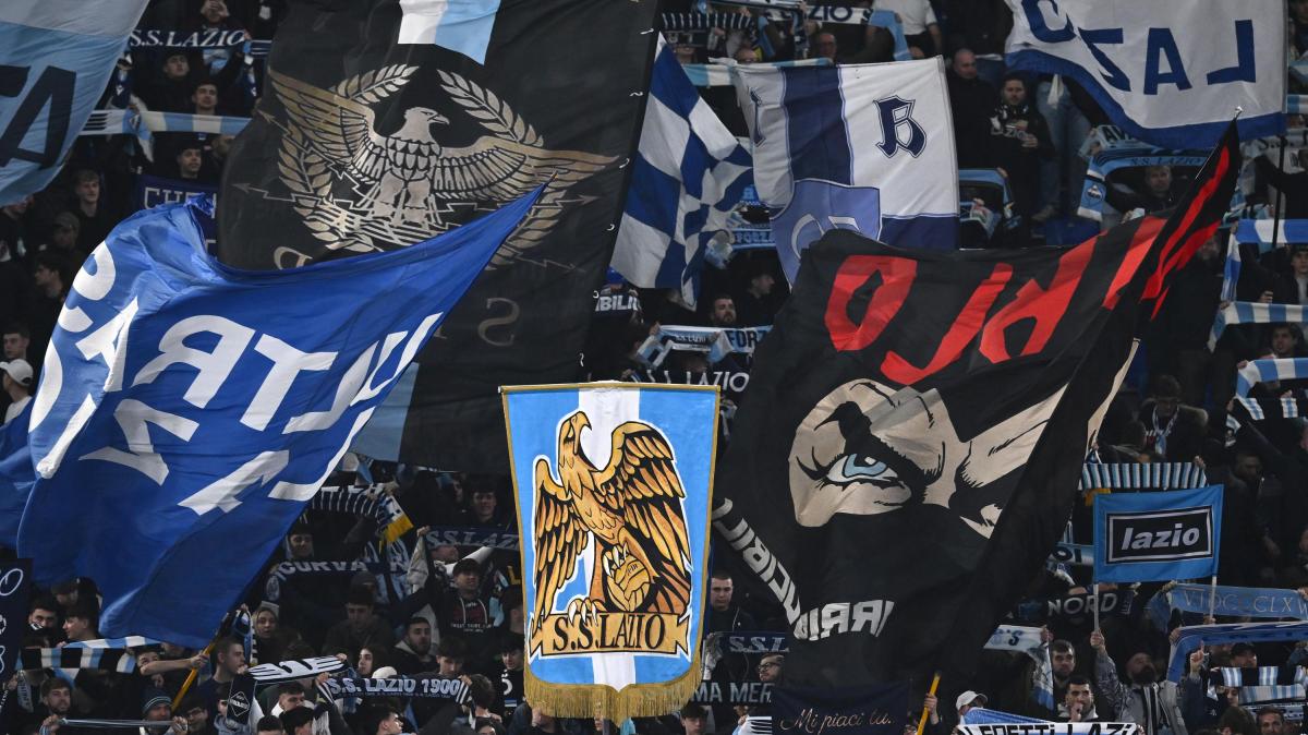 Continua la protesta dei tifosi della Lazio contro la società: solo 6mila spettatori con il Parma